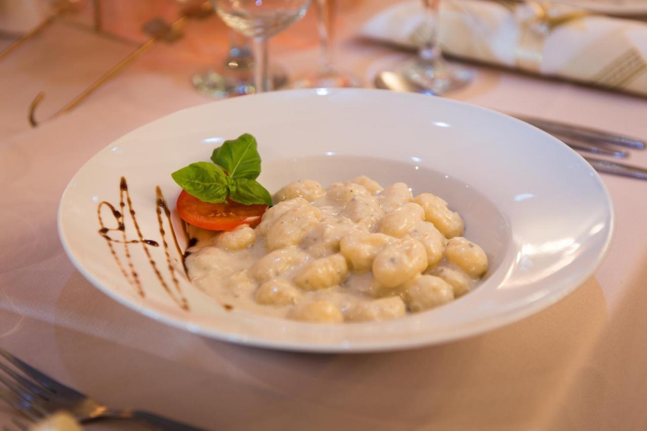 Hotel Merkur Kaluža 外观 照片