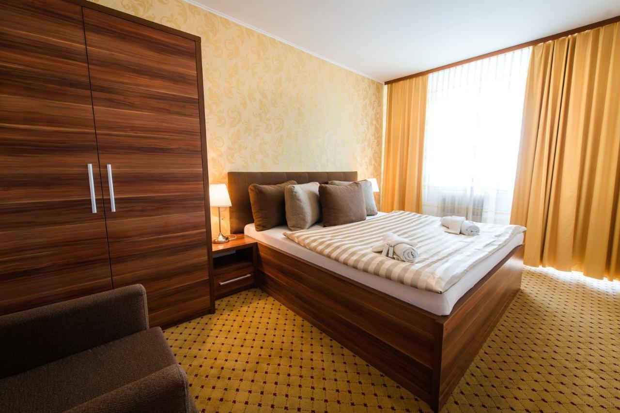 Hotel Merkur Kaluža 外观 照片