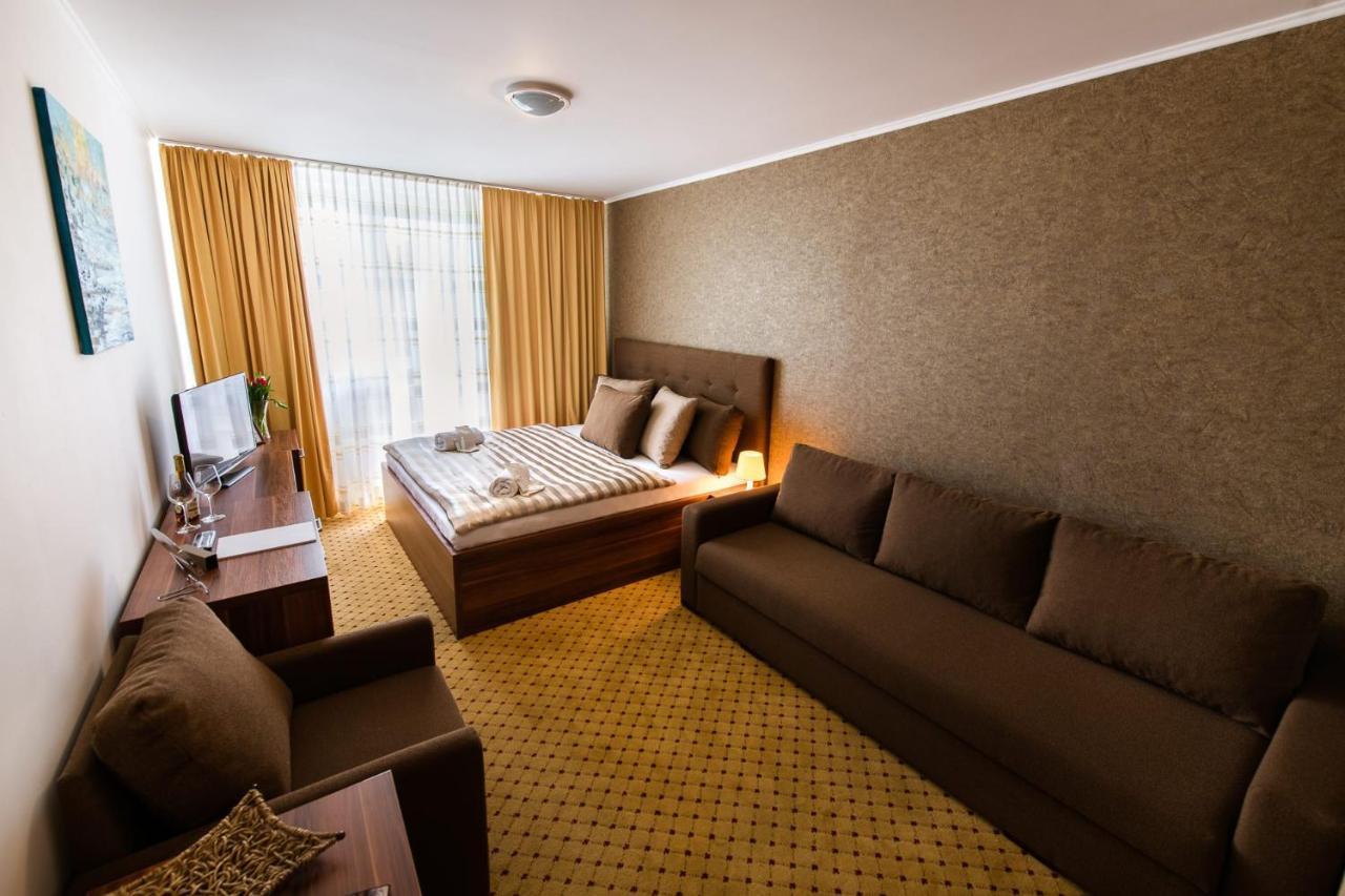 Hotel Merkur Kaluža 外观 照片