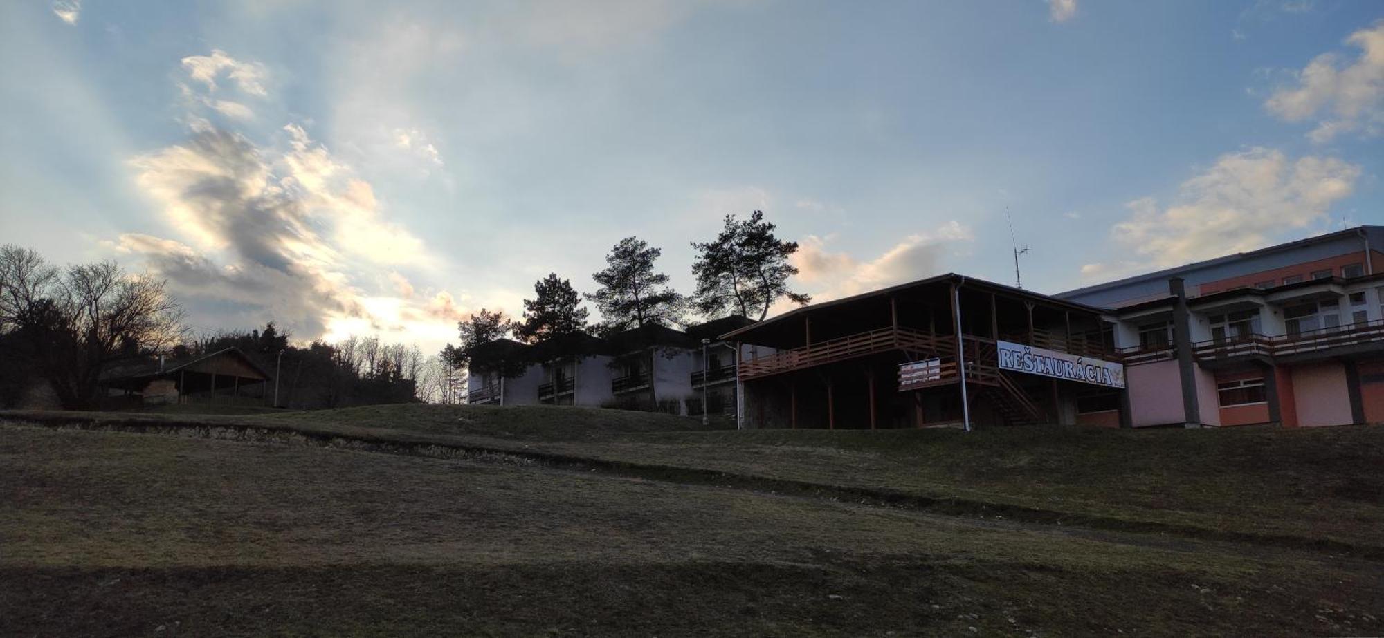 Hotel Merkur Kaluža 外观 照片