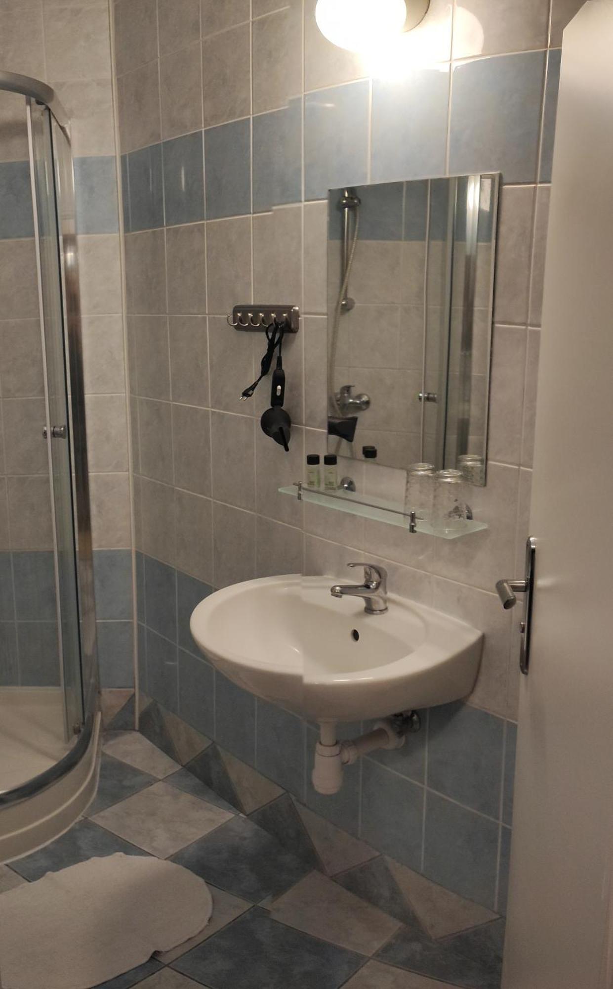 Hotel Merkur Kaluža 外观 照片