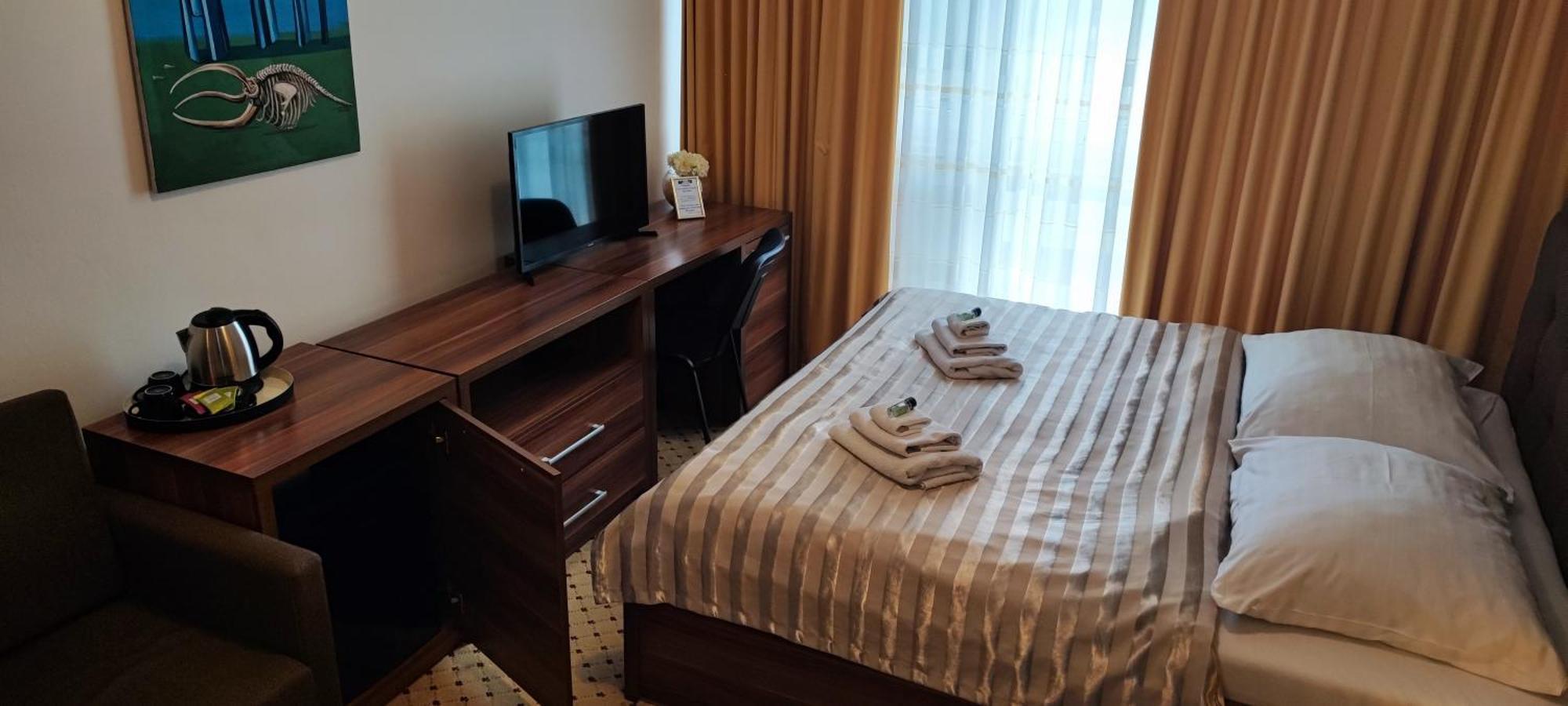 Hotel Merkur Kaluža 外观 照片